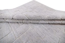Surface texture of New Mahli rug with natural Wool and intricate pattern