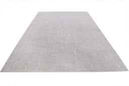 Surface texture of New Mahli rug with natural Wool and intricate pattern