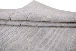 Surface texture of New Mahli rug with natural Wool and intricate pattern