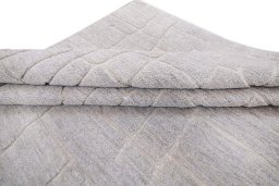 Surface texture of New Mahli rug with natural Wool and intricate pattern