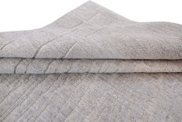 Surface texture of New Mahli rug with natural Wool and intricate pattern