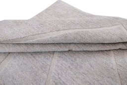 Surface texture of New Mahli rug with natural Wool and intricate pattern