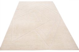 Surface texture of New Mahli rug with natural Wool and intricate pattern