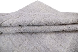 Surface texture of New Mahli rug with natural Wool and intricate pattern