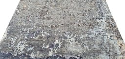 Surface texture of New Mahli rug with natural Wool and intricate pattern