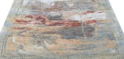 Surface texture of New Mahli rug with natural Wool and intricate pattern