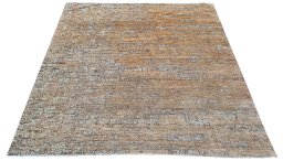 Corner detail of New Mahli rug showing border pattern and Wool pile
