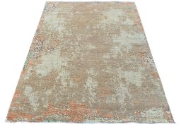 Corner detail of New Mahli rug showing border pattern and Wool pile