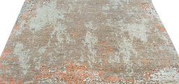 Surface texture of New Mahli rug with natural Wool and intricate pattern