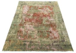 Corner detail of New Mahli rug showing border pattern and Wool pile