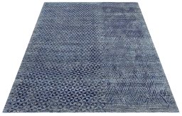 Corner detail of New Mahli rug showing border pattern and Wool pile