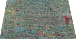 Surface texture of New Mahli rug with natural Wool and intricate pattern