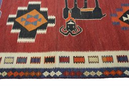 Central medallion detail of 2000s Kilim Dastan rug from Iran / Persia