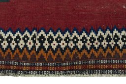 Central medallion detail of 2000s Kilim Dastan rug from Iran / Persia
