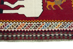 Central medallion detail of 2000s Kilim Dastan rug from Iran / Persia
