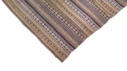 Backside of handmade 1920s Kilim Jajim rug showing knot structure and weave density