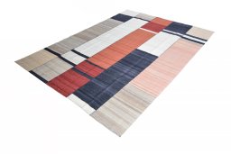 Corner detail of New Kilim Kiasar rug showing border pattern and Wool pile
