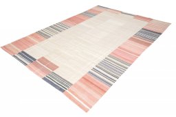 Corner detail of New Kilim Kiasar rug showing border pattern and Wool pile