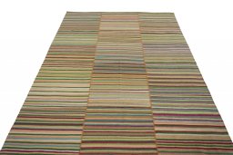 Corner detail of New Kilim Kiasar rug showing border pattern and Wool pile