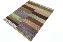 Corner detail of New Kilim Kiasar rug showing border pattern and Wool pile