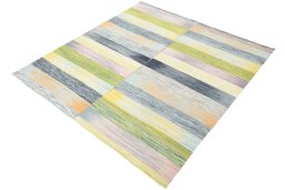Corner detail of New Kilim Kiasar rug showing border pattern and Wool pile
