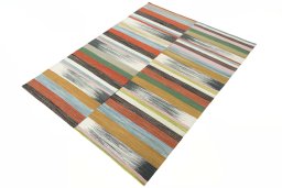 Corner detail of New Kilim Kiasar rug showing border pattern and Wool pile