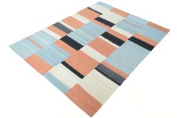 Corner detail of New Kilim Kiasar rug showing border pattern and Wool pile