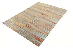 Corner detail of New Kilim Kiasar rug showing border pattern and Wool pile