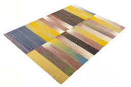 Corner detail of New Kilim Kiasar rug showing border pattern and Wool pile