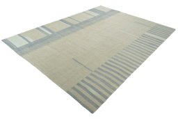 Corner detail of New Kilim Kiasar rug showing border pattern and Wool pile