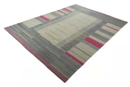 Corner detail of New Kilim Kiasar rug showing border pattern and Wool pile