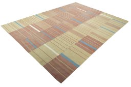 Corner detail of New Kilim Kiasar rug showing border pattern and Wool pile