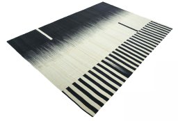 Corner detail of New Kilim Kiasar rug showing border pattern and Wool pile