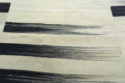 Backside of handmade New Kilim Kiasar rug showing knot structure and weave density