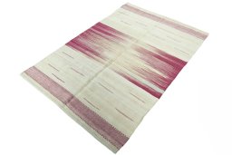 Corner detail of New Kilim Kiasar rug showing border pattern and Wool pile