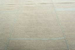 Backside of handmade New Kilim Kiasar rug showing knot structure and weave density