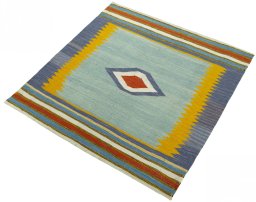 Corner detail of New Kilim Sofre rug showing border pattern and Wool pile