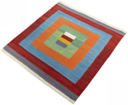 Corner detail of New Kilim Sofre rug showing border pattern and Wool pile