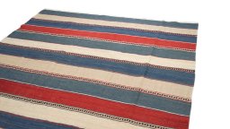 Surface texture of 1980s Modern Design rug with natural Wool and intricate pattern