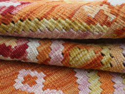 Close-up detail of New Modern Design rug from Pakistan showing Wool weave