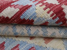 Close-up detail of New Modern Design rug from Pakistan showing Wool weave