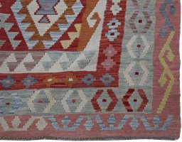 Close-up detail of New Modern Design rug from Pakistan showing Wool weave