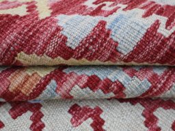 Close-up detail of New Modern Design rug from Pakistan showing Wool weave