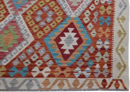 Close-up detail of New Modern Design rug from Pakistan showing Wool weave
