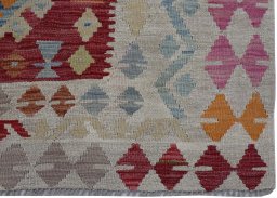 Close-up detail of New Modern Design rug from Pakistan showing Wool weave