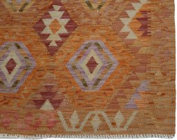 Close-up detail of New Modern Design rug from Pakistan showing Wool weave