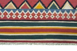 Central medallion detail of New Modern Design rug from Iran / Persia