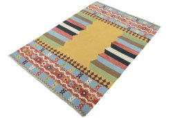 Corner detail of New Modern Design rug showing border pattern and Wool pile