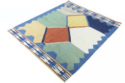 Corner detail of New Modern Design rug showing border pattern and Wool pile