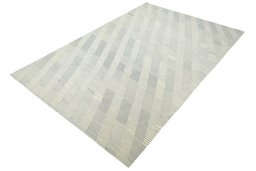Corner detail of New Modern Design rug showing border pattern and Wool pile